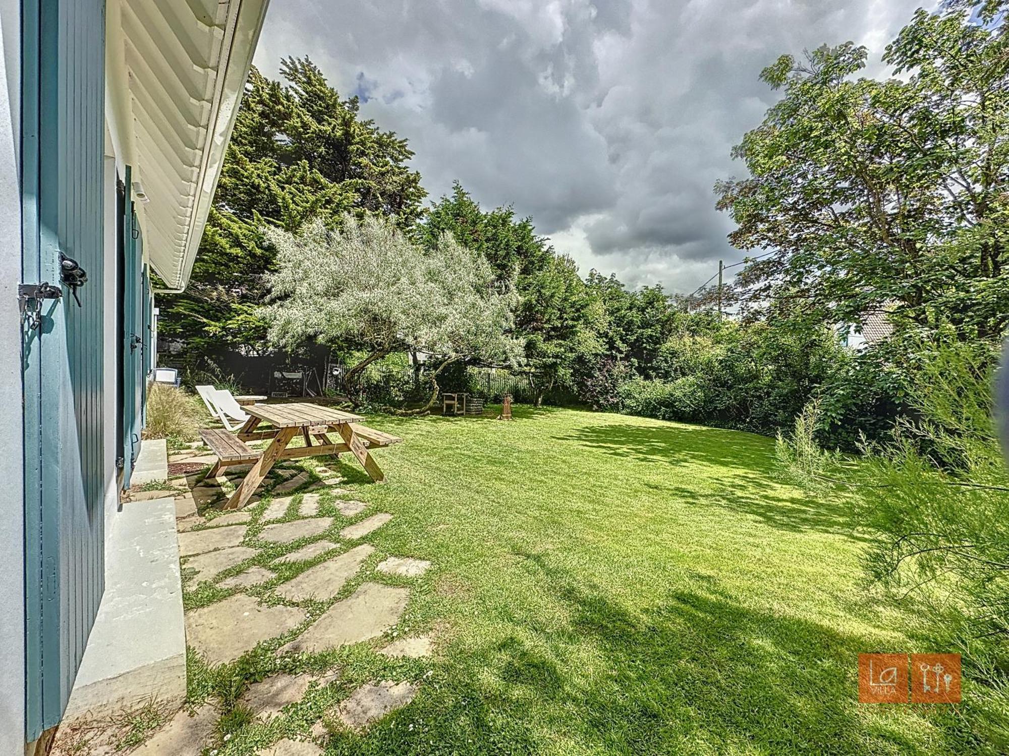 Les Pins : Rez De Jardin Proche Plage アンブレウーズ エクステリア 写真